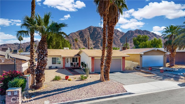 Detail Gallery Image 1 of 32 For 52900 Avenida Martinez, La Quinta,  CA 92253 - 4 Beds | 2 Baths