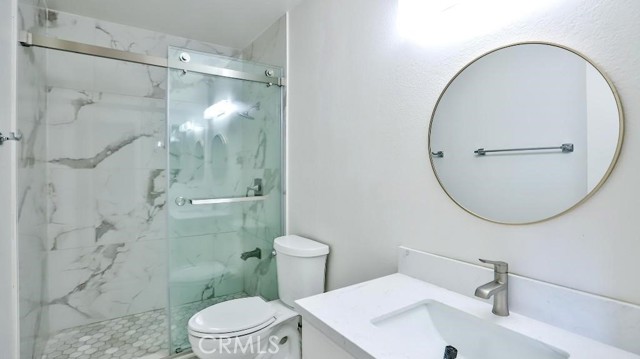 206 N Newhope Street, Santa Ana CA: https://media.crmls.org/medias/f42087e4-29c9-4b9d-8594-9ffb43ffffb3.jpg