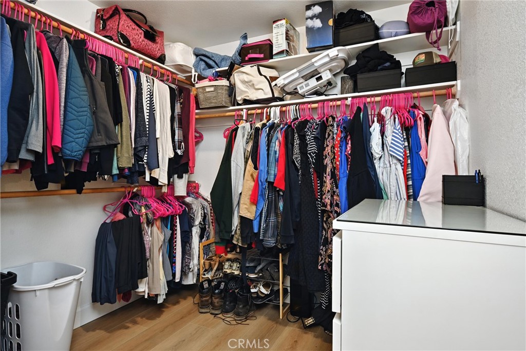 https://media.crmls.org/medias/f4213978-dfc0-4704-b800-894b7ed3d382.jpg?preset=X-Large