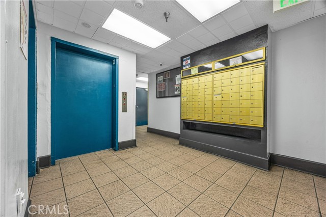 Detail Gallery Image 16 of 41 For 7018 Rita Ave #404,  Huntington Park,  CA 90255 - 3 Beds | 2 Baths