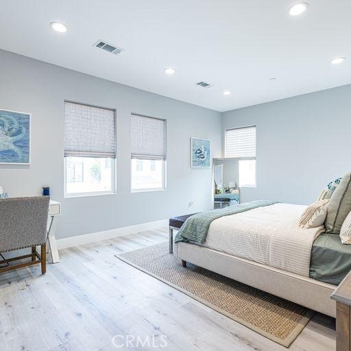 7792 Liberty Drive, Huntington Beach CA: https://media.crmls.org/medias/f422fed9-5d99-4bd2-a0bc-0fca52a301d7.jpg