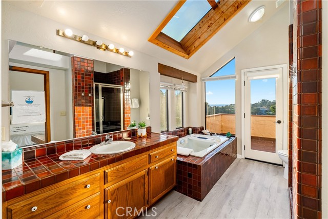 Detail Gallery Image 11 of 51 For 904 Hartford St, Cambria,  CA 93428 - 3 Beds | 3 Baths