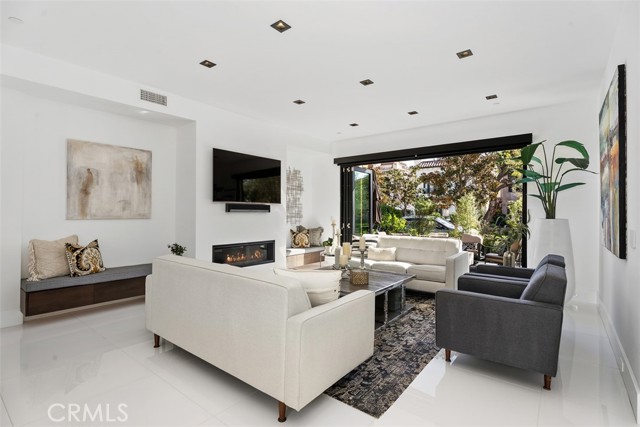 Detail Gallery Image 11 of 60 For 605 Marigold Ave, Corona Del Mar,  CA 92625 - 4 Beds | 5 Baths