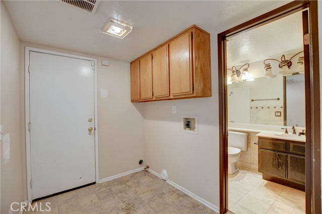Image 29 of 52 For 681 Goldenrod Street
