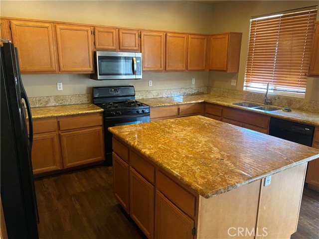 15618 Choctaw Street, Victorville CA: https://media.crmls.org/medias/f423a9fa-5896-470b-94db-dc99d158313b.jpg