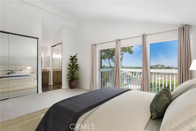 2220 Port Aberdeen Place, Newport Beach CA: https://media.crmls.org/medias/f423debb-b0cd-4728-ac84-997a79a97b66.jpg