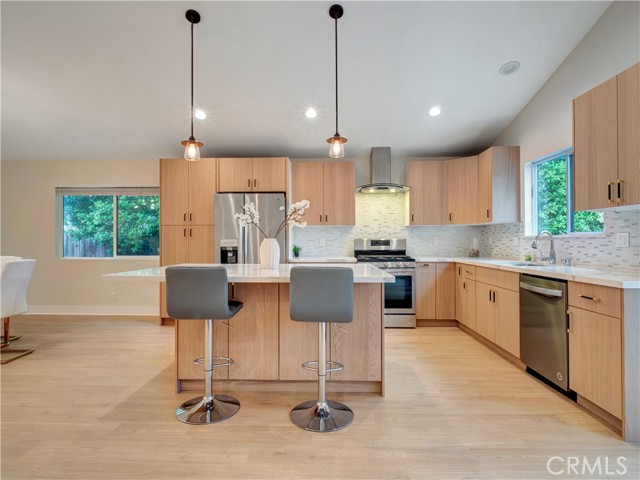 Detail Gallery Image 11 of 32 For 17961 Martha Street, Encino,  CA 91316 - 4 Beds | 3 Baths