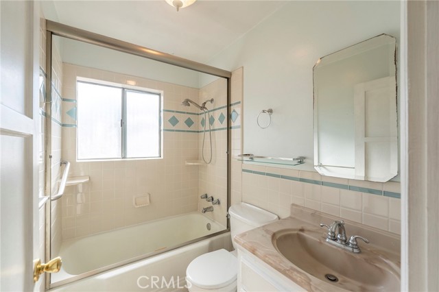 2104 Chestnut Avenue, Manhattan Beach, California 90266, 4 Bedrooms Bedrooms, ,2 BathroomsBathrooms,Residential,For Sale,Chestnut Avenue,SB25012383