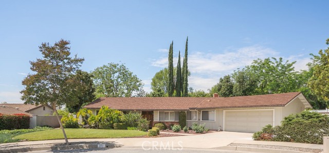 211 La Quinta Dr, Glendora, CA 91741