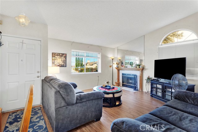 Detail Gallery Image 4 of 29 For 15837 Sandalwood, Victorville,  CA 92395 - 2 Beds | 2 Baths