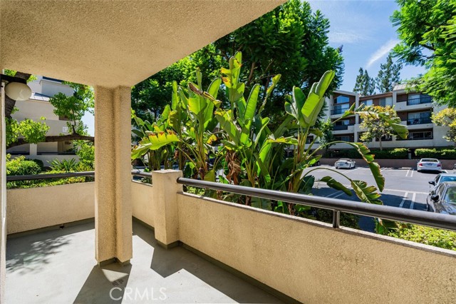 Detail Gallery Image 13 of 26 For 21500 Burbank Bld #107,  Woodland Hills,  CA 91367 - 1 Beds | 1 Baths