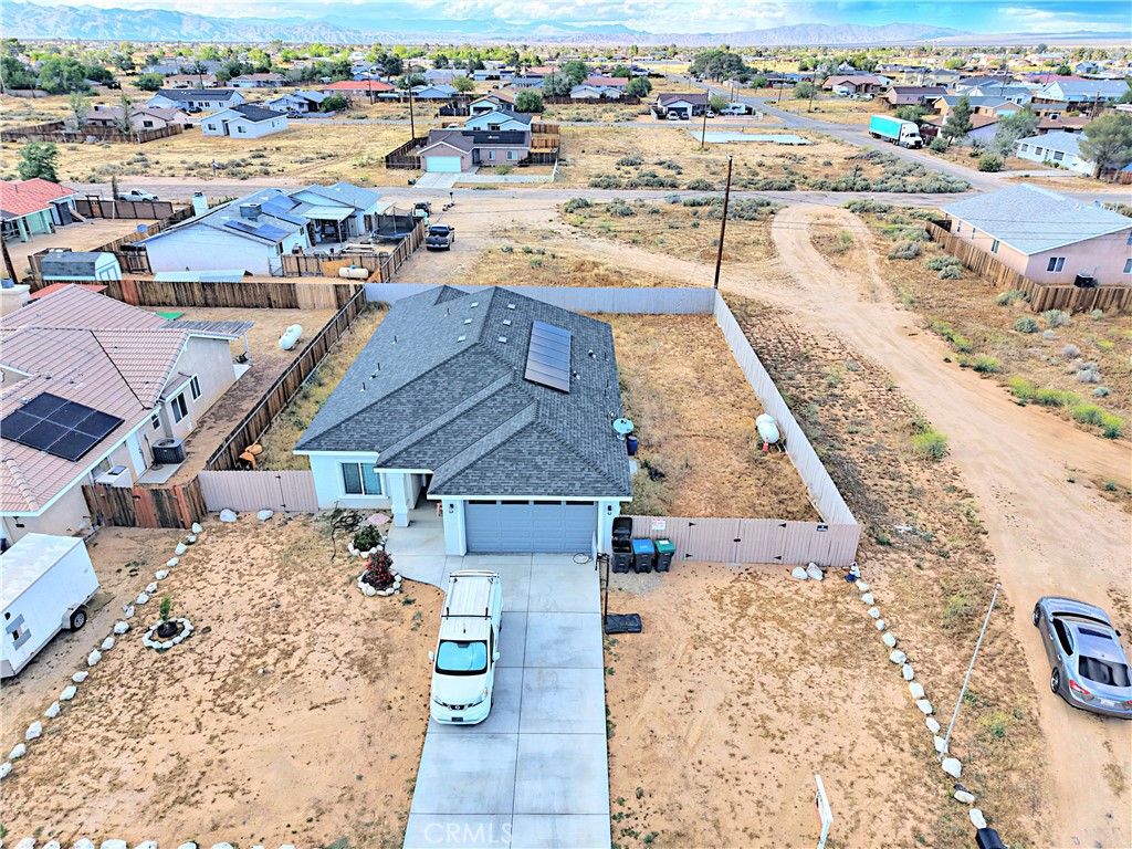 https://media.crmls.org/medias/f42831a2-cbf5-4734-9ccd-2ce91efb484f.jpg?preset=X-Large