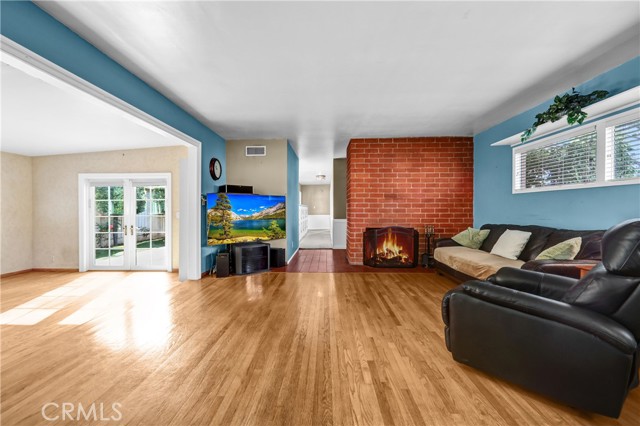 Detail Gallery Image 8 of 25 For 5906 Colbath, Valley Glen,  CA 91401 - 3 Beds | 2 Baths