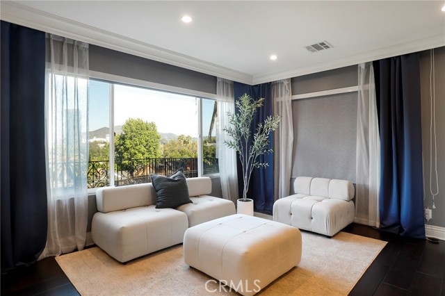 3654 Wrightwood Dr, Studio City CA: https://media.crmls.org/medias/f428f29f-955c-454f-a8c9-705c55ed6471.jpg