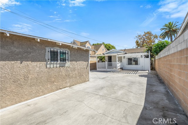 1523 W 59th Street, Los Angeles CA: https://media.crmls.org/medias/f428f3e5-c591-4000-8ace-198fcf2b26ff.jpg