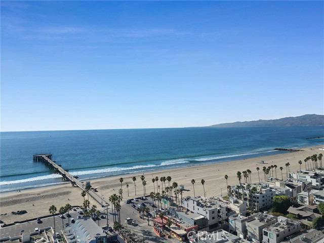 3011 Ocean Front Walk, Venice CA: https://media.crmls.org/medias/f429d1f9-4f39-4249-87a4-98c707f6cf1e.jpg