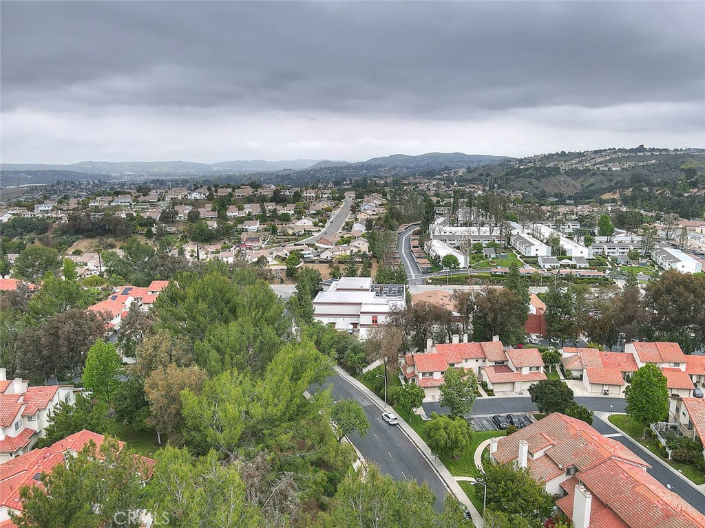 https://media.crmls.org/medias/f42a75b7-d901-43dd-bbfe-f2a8079973e4.jpg?preset=X-Large