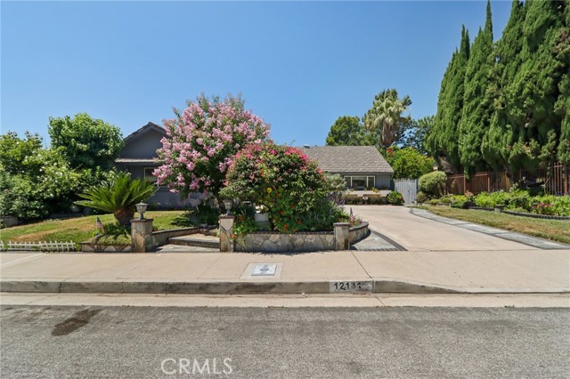 Detail Gallery Image 1 of 42 For 12131 Woodley Ave, Granada Hills,  CA 91344 - 4 Beds | 2/1 Baths