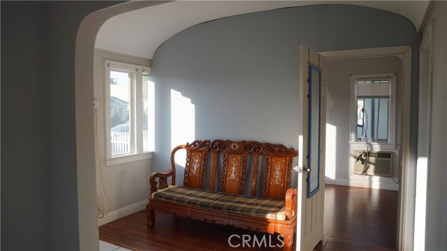 Detail Gallery Image 3 of 12 For 2452 Adriatic, Long Beach,  CA 90810 - 2 Beds | 1 Baths