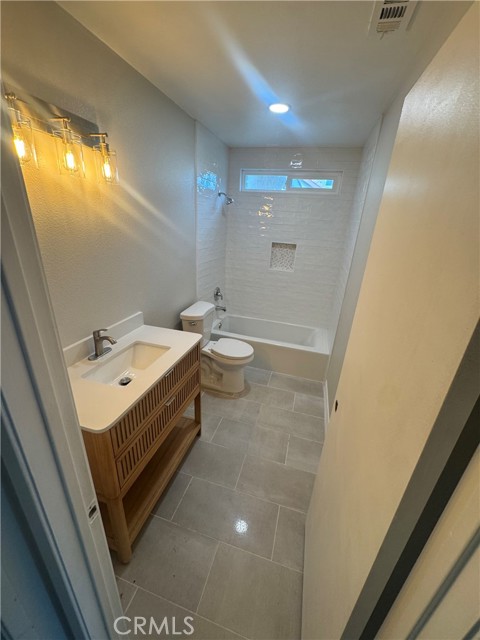 Detail Gallery Image 2 of 2 For 1988 W Sunnyview Dr, Rialto,  CA 92377 - 5 Beds | 3 Baths