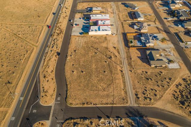 706 Outer Hwy 18 S, Apple Valley CA: https://media.crmls.org/medias/f42c9581-ce55-4929-a8a1-0abc4a49128e.jpg