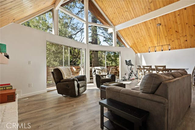 Detail Gallery Image 4 of 35 For 316 Pioneer Rd, Lake Arrowhead,  CA 92352 - 3 Beds | 2/1 Baths