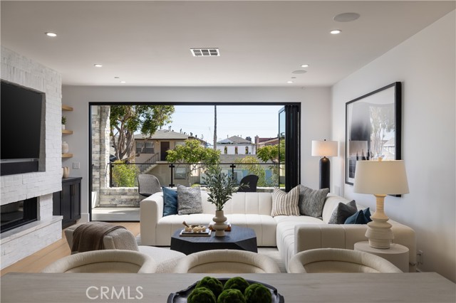 Detail Gallery Image 4 of 50 For 1313 Ocean Ave, Seal Beach,  CA 90740 - 3 Beds | 3/1 Baths