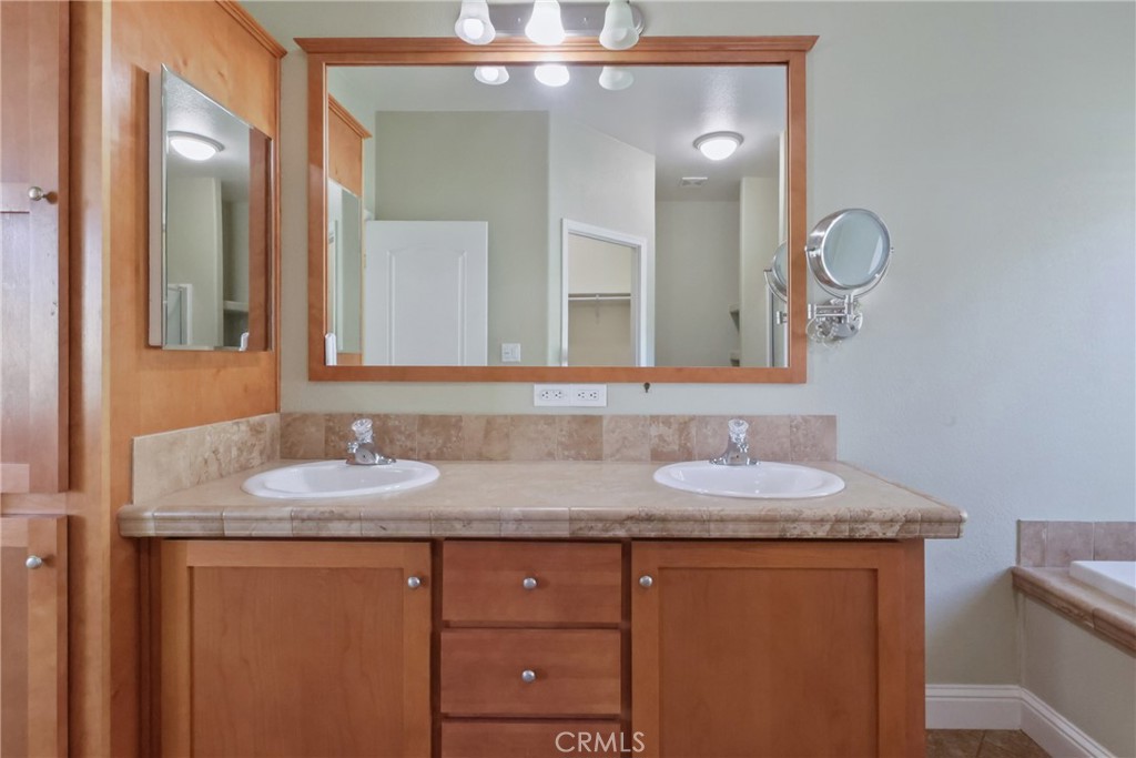 MLS #OC25275602 image #18