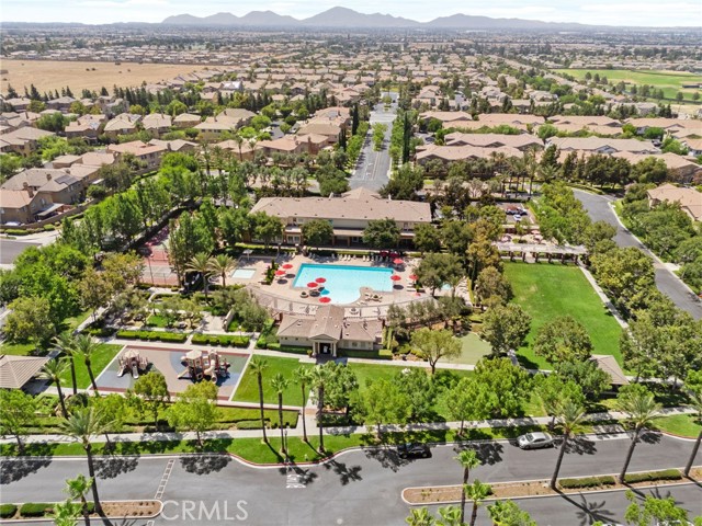 16076 Pesaro Lane, Fontana CA: https://media.crmls.org/medias/f42e2af7-b584-43a3-89bd-2fb8cc28fd52.jpg