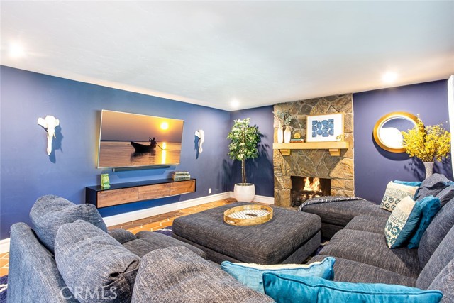 Detail Gallery Image 11 of 43 For 2718 N Wright St, Santa Ana,  CA 92705 - 4 Beds | 2/1 Baths