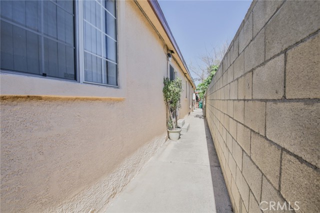 Detail Gallery Image 5 of 49 For 1709 E Luray, Long Beach,  CA 90807 - 5 Beds | 5 Baths