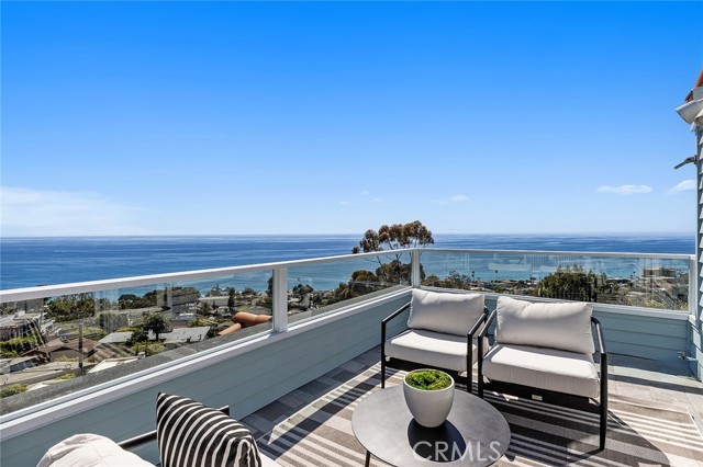 Detail Gallery Image 1 of 34 For 2163 Crestview Dr, Laguna Beach,  CA 92651 - 3 Beds | 2/1 Baths