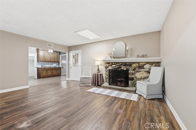 Detail Gallery Image 8 of 32 For 15944 Gledhill St, North Hills,  CA 91343 - 5 Beds | 2/1 Baths