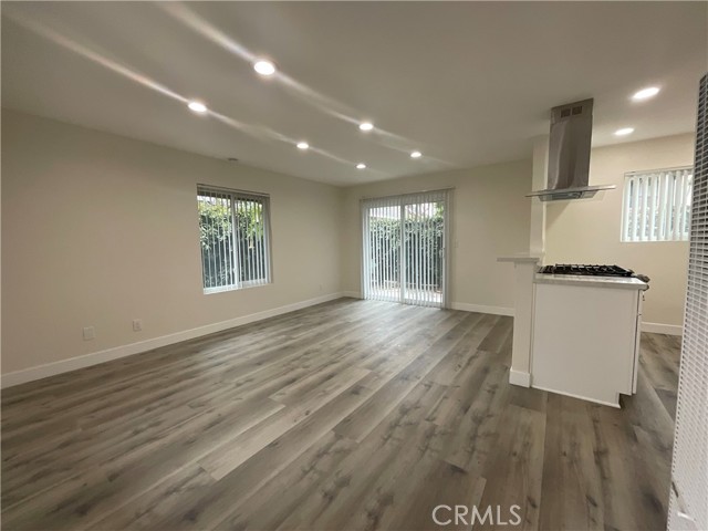 Detail Gallery Image 1 of 20 For 16862 Green Ln #2,  Huntington Beach,  CA 92649 - 1 Beds | 1 Baths