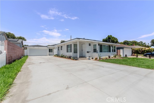 11081 Iris Drive, Garden Grove CA: https://media.crmls.org/medias/f4300481-6f7f-4655-9944-077addbde425.jpg