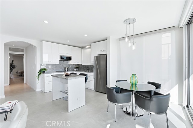 Detail Gallery Image 29 of 70 For 383 Bay Shore #203,  Long Beach,  CA 90803 - 2 Beds | 2 Baths