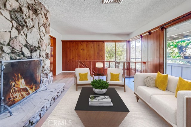 7951 Glenties Lane, Sunland CA: https://media.crmls.org/medias/f43072c3-94ec-4cfb-82f4-09130b09bc30.jpg