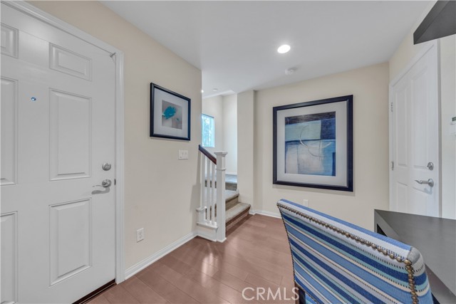 Detail Gallery Image 3 of 26 For 14102 W Chapparel Ln, Van Nuys,  CA 91405 - 2 Beds | 2/1 Baths