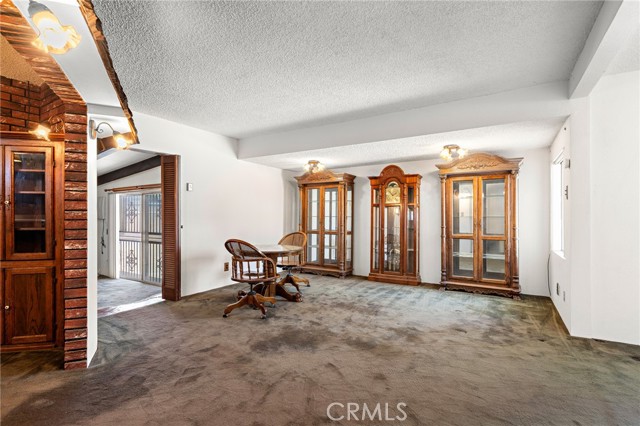 9649 Grace Street, Fontana CA: https://media.crmls.org/medias/f431309b-e7b3-4b79-94d5-18c0337ec67f.jpg