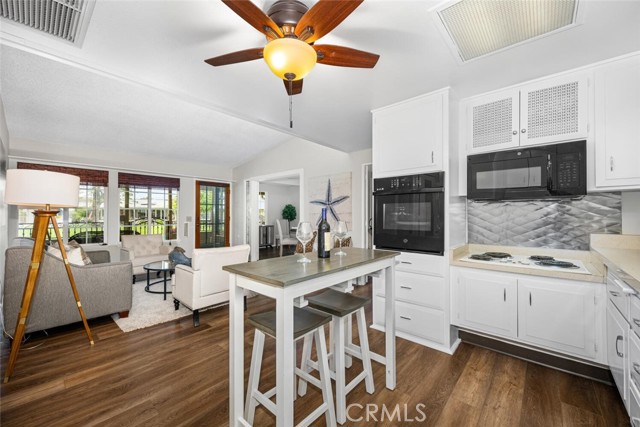 1621 Interlachen, Seal Beach CA: https://media.crmls.org/medias/f4313b85-2ada-41c5-b198-9b648285b556.jpg