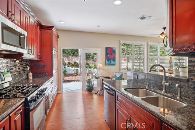 Detail Gallery Image 12 of 31 For 1899 Jamaica Way, Vista,  CA 92081 - 3 Beds | 2/1 Baths