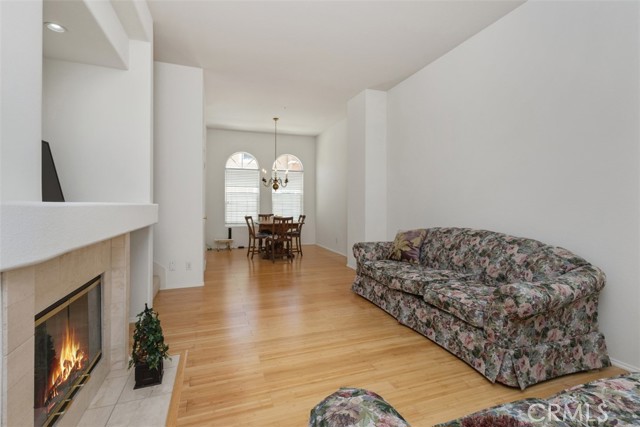 10 Palmieri Aisle, Irvine CA: https://media.crmls.org/medias/f4333f8d-3566-4730-8430-8f11b9f1db56.jpg