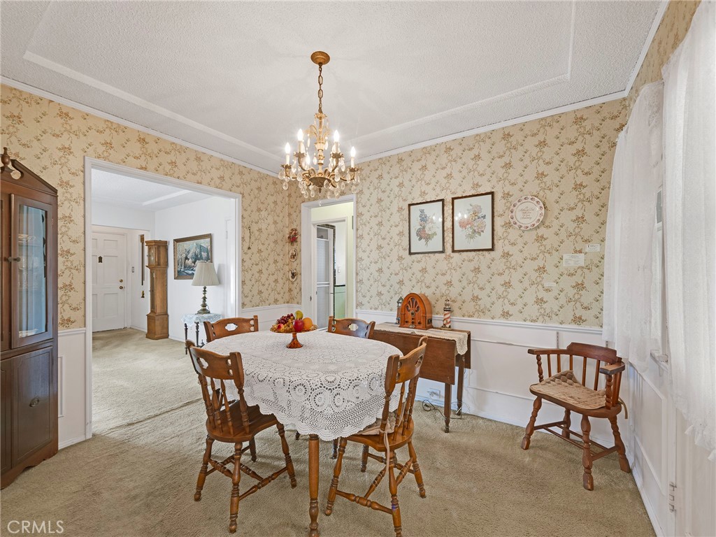 https://media.crmls.org/medias/f4336abf-701b-4764-afc9-3d638b7a3c63.jpg?preset=X-Large