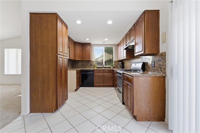 Detail Gallery Image 4 of 24 For 3545 Casamia, Palmdale,  CA 93550 - 4 Beds | 2 Baths