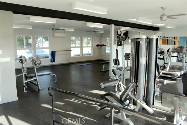 Detail Gallery Image 17 of 22 For 21851 Newland St. #82,  Huntington Beach,  CA 92646 - 4 Beds | 2 Baths