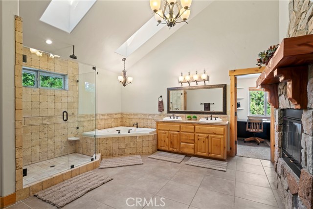1034 Teakwood Drive, Lake Arrowhead CA: https://media.crmls.org/medias/f434e18c-0dce-49d0-8d68-0b855d49c0d6.jpg