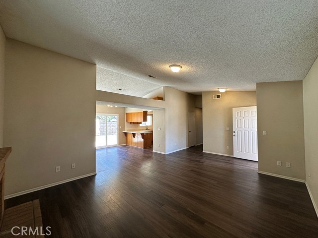 Detail Gallery Image 3 of 30 For 25057 Jutland Dr, Hemet,  CA 92544 - 3 Beds | 2 Baths