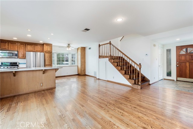 Detail Gallery Image 5 of 34 For 4425 E 5th a,  Long Beach,  CA 90814 - 3 Beds | 2/1 Baths