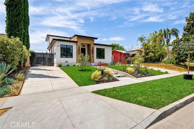 555 N Plymouth Boulevard, Los Angeles CA: https://media.crmls.org/medias/f436aab2-395c-4e18-95e4-8bee36bd0241.jpg