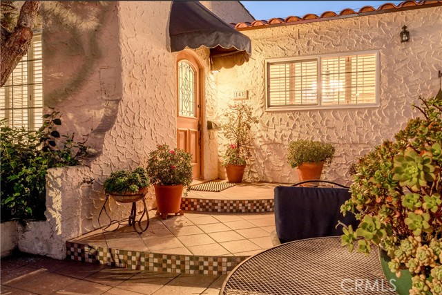 143 Roycroft Avenue, Long Beach CA: https://media.crmls.org/medias/f4372dd2-e5b6-41e8-94c9-09281828eb67.jpg